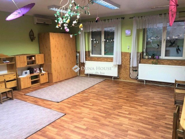 Eladó családi ház, Halásztelken 295 M Ft, 8 szobás