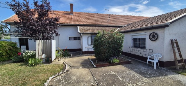 Eladó családi ház, Abádszalókban 49.9 M Ft, 5 szobás