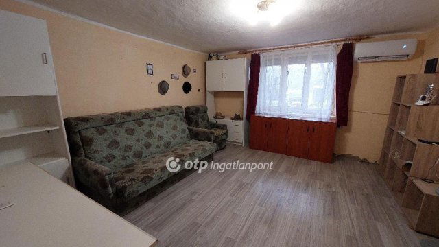 Eladó családi ház, Kisújszálláson 7.9 M Ft, 1+1 szobás