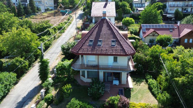 Eladó családi ház, Budapesten, III. kerületben 265 M Ft