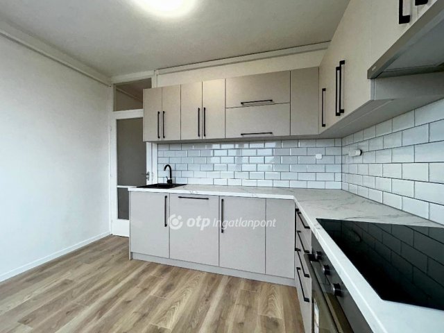 Eladó panellakás, Debrecenben 63.49 M Ft, 3 szobás