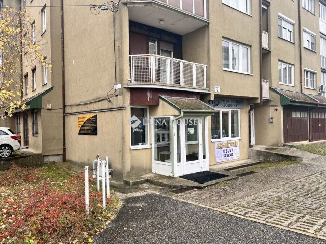 Eladó üzlethelyiség, Balatonalmádiban, Szabolcs utcában 15 M Ft