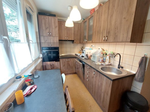 Eladó panellakás, Szegeden 68 M Ft, 4 szobás