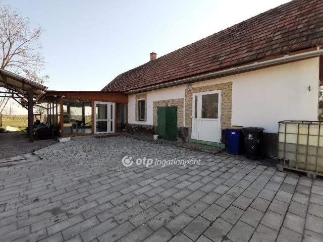 Eladó családi ház, Dömsödön 119 M Ft, 11 szobás