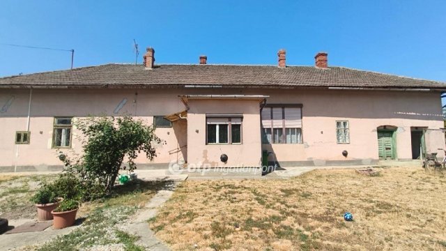 Eladó családi ház, Kisújszálláson 21 M Ft, 3+2 szobás