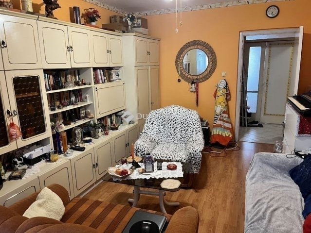 Eladó panellakás, Pécsett 39.9 M Ft, 2 szobás