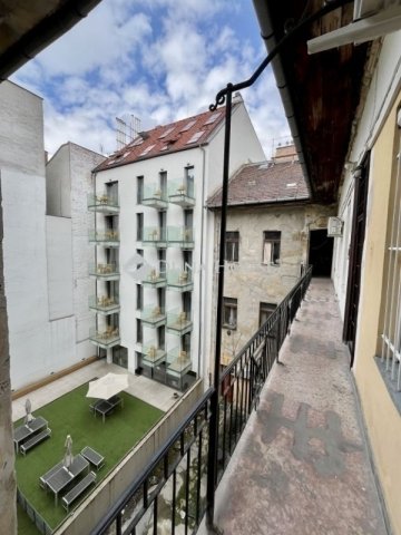 Eladó téglalakás, Budapesten, VI. kerületben 69.99 M Ft