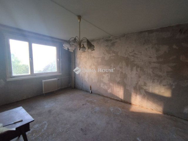 Eladó panellakás, Tatabányán 28.9 M Ft, 2 szobás