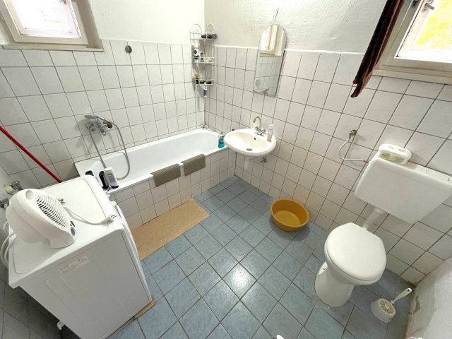 Eladó családi ház, Pécsett 33.9 M Ft, 2+1 szobás