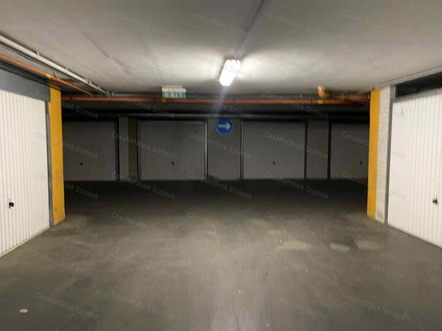 Kiadó garázs, Szolnokon 35 E Ft / hó, 1 szobás