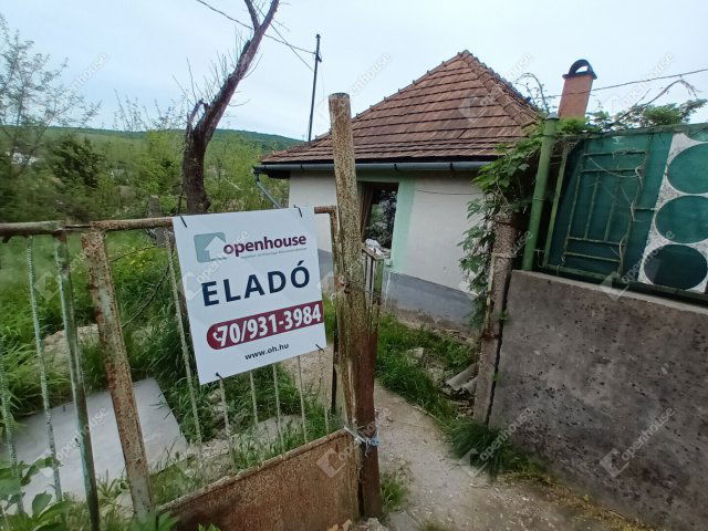Eladó családi ház, Bajóton 20 M Ft, 2 szobás