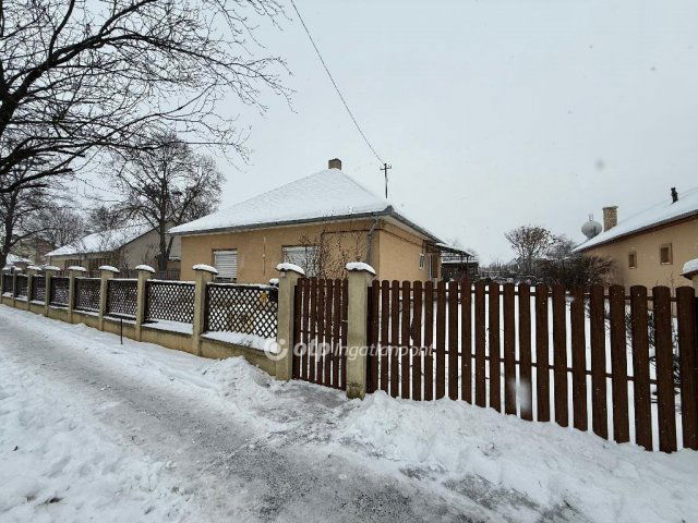 Eladó családi ház, Baktalórántházán 27.5 M Ft, 2 szobás