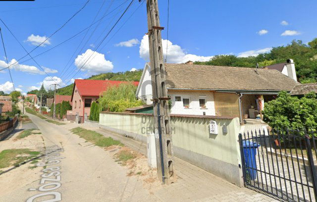 Eladó családi ház, Kakasdon 40 M Ft, 2 szobás