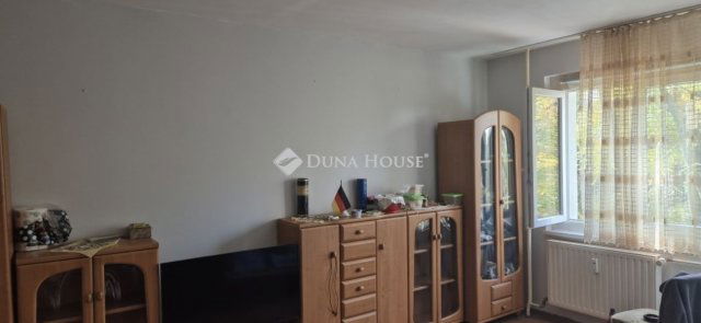 Eladó panellakás, Szegeden 39.8 M Ft, 1 szobás