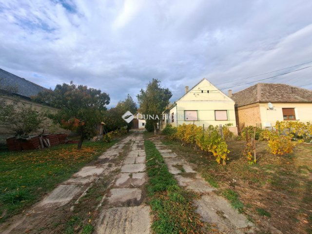 Eladó családi ház, Nagynyárádon 11 M Ft, 5 szobás