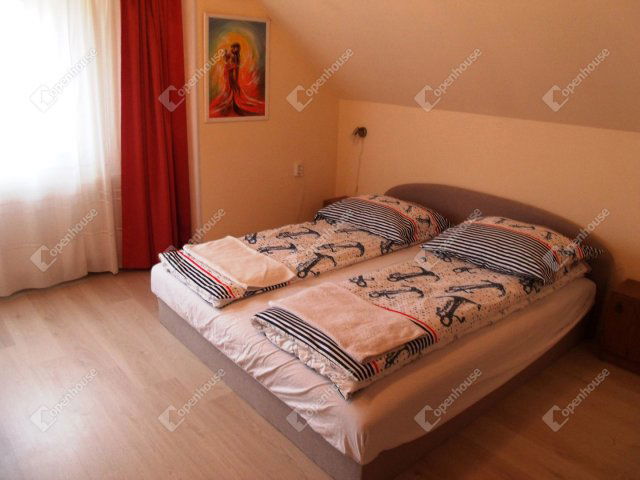 Eladó családi ház, Hévízen 119.9 M Ft, 5 szobás