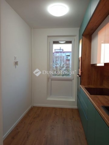 Eladó panellakás, Pécsett 44.9 M Ft, 1+1 szobás