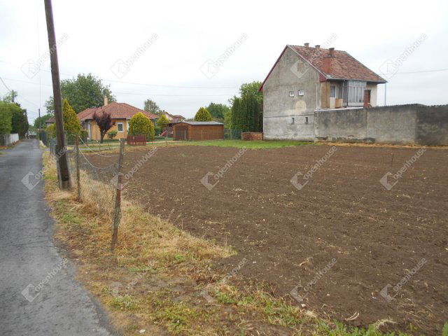 Eladó telek, Zalaegerszegen 9 M Ft / költözzbe.hu