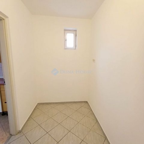 Eladó családi ház, Sándorfalván 110 M Ft, 4 szobás