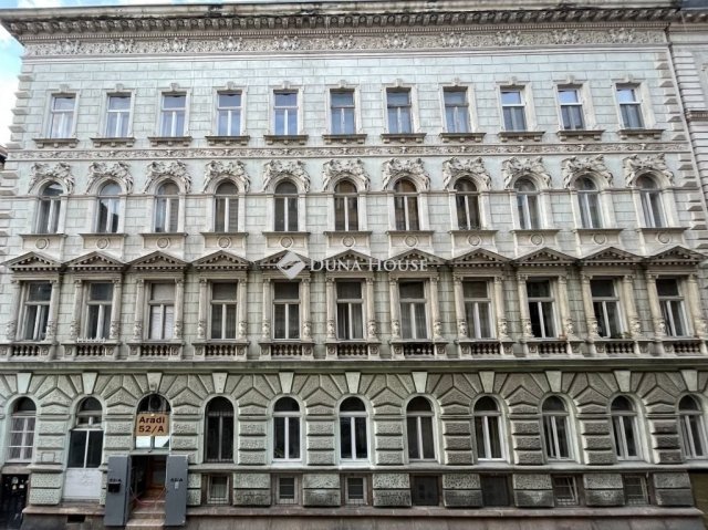 Eladó téglalakás, Budapesten, VI. kerületben 89 M Ft, 2 szobás