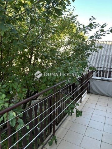 Eladó családi ház, Vácon 110 M Ft, 5 szobás