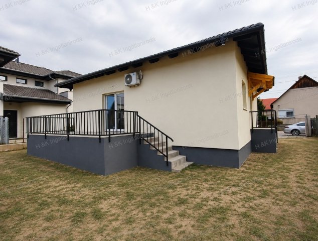 Eladó családi ház, Dunakeszin 119.9 M Ft, 4 szobás