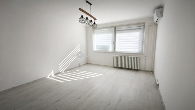 Eladó panellakás, Kecskeméten 53.3 M Ft, 2 szobás