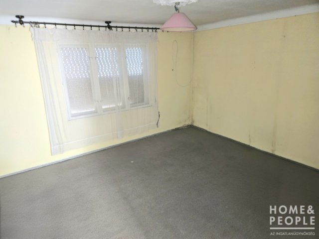 Eladó családi ház, Szegeden 34 M Ft, 1 szobás