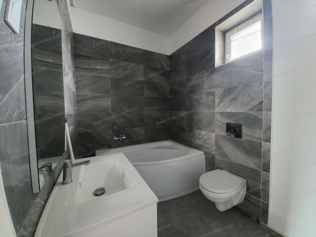 Eladó téglalakás, Siófokon 86 M Ft, 4 szobás