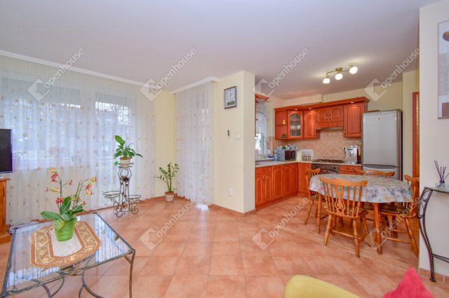 Eladó téglalakás, Szegeden 87.9 M Ft, 3 szobás