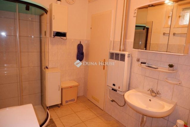 Eladó családi ház, Székesfehérvárott 83 M Ft, 4 szobás