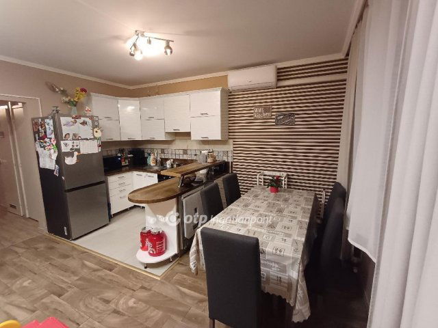 Eladó panellakás, Nyíregyházán 49.9 M Ft, 3 szobás