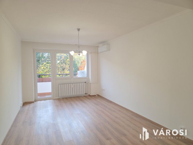 Eladó panellakás, Győrött 55 M Ft, 2 szobás