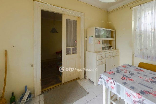Eladó családi ház, Egerben 21 M Ft, 3 szobás