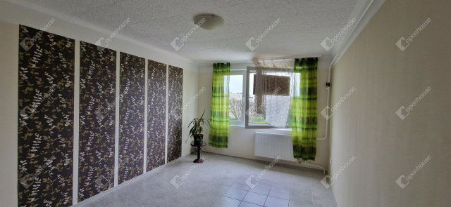 Eladó panellakás, Győrött 34.99 M Ft, 1 szobás