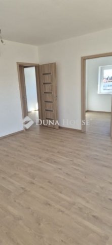 Eladó téglalakás, Cegléden 65 M Ft, 4 szobás