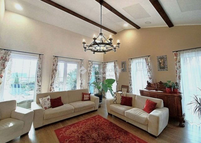 Eladó családi ház, Piliscsabán 339.9 M Ft, 6 szobás