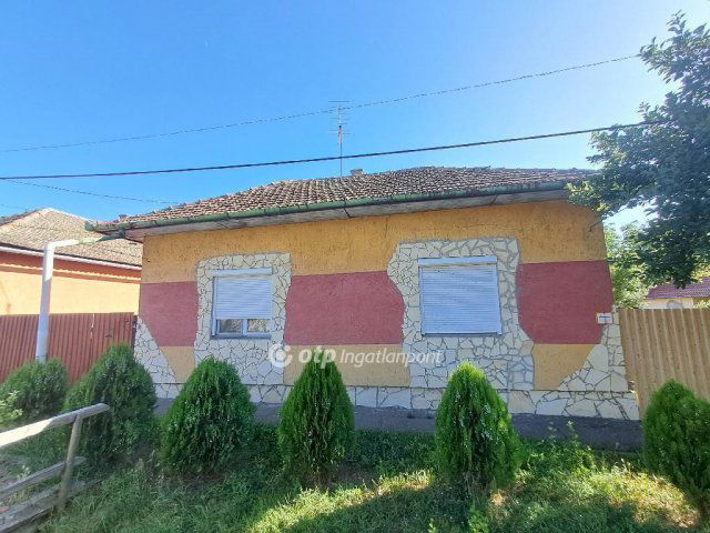 Eladó családi ház, Karcagon 23 M Ft, 2+1 szobás
