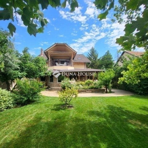 Eladó családi ház, Szegeden 210 M Ft, 6 szobás