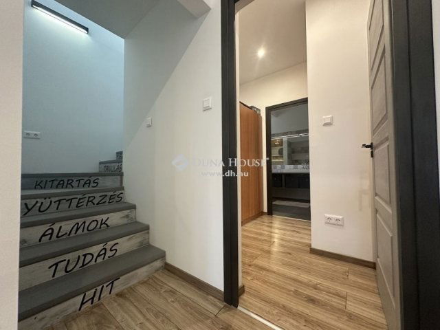 Eladó családi ház, Gödöllőn 279 M Ft, 5 szobás