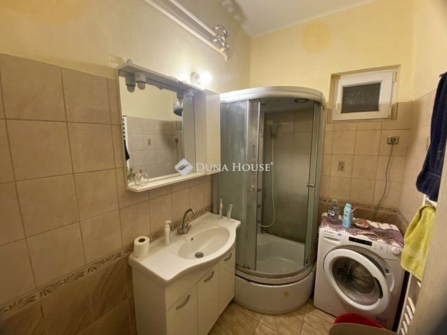 Eladó családi ház, Szegeden 90 M Ft, 4 szobás