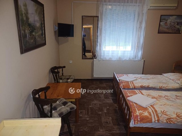 Eladó családi ház, Nagykanizsán 250 M Ft, 10 szobás