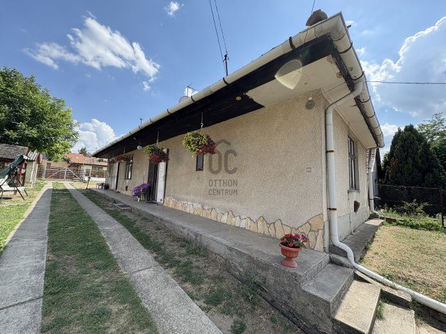 Eladó családi ház, Pécelen 39.8 M Ft, 2 szobás