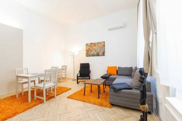 Kiadó téglalakás, albérlet, V. kerületben, József Attila utcában