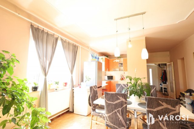 Eladó családi ház, Tamásiban 59.9 M Ft, 5 szobás