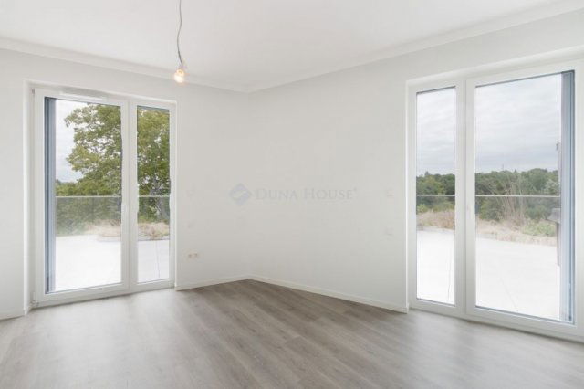 Eladó téglalakás, Balatonföldváron 199 M Ft, 3 szobás