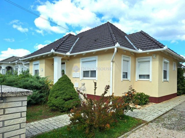 Eladó családi ház, Abdaon 134 M Ft, 7 szobás