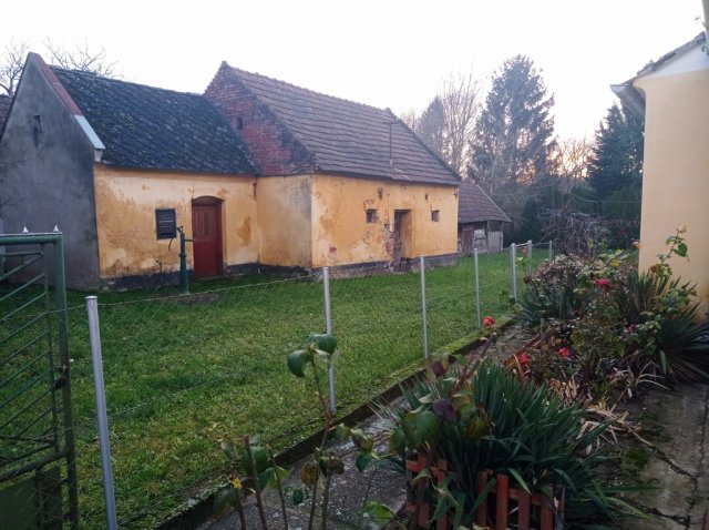 Eladó családi ház, Halastón 18 M Ft, 2 szobás
