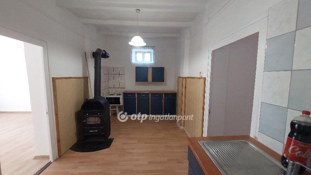 Eladó családi ház, Kisújszálláson 13.2 M Ft, 2 szobás