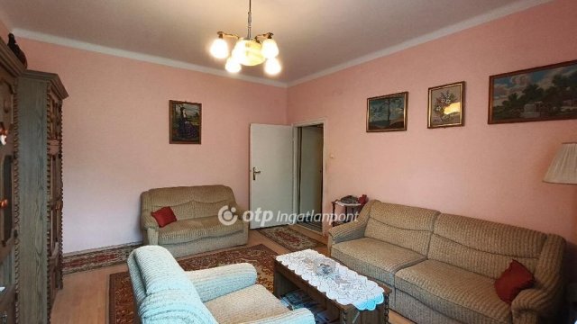 Eladó téglalakás, Dunaújvárosban 33.999 M Ft, 2 szobás